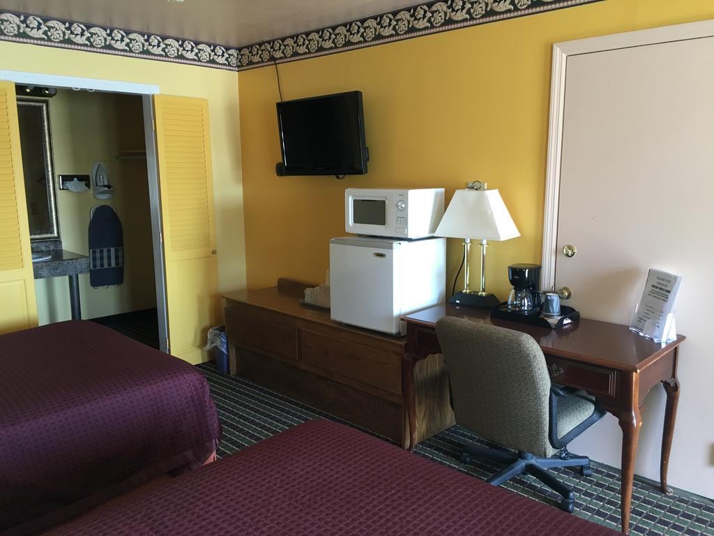 Norwalk Inn Εξωτερικό φωτογραφία