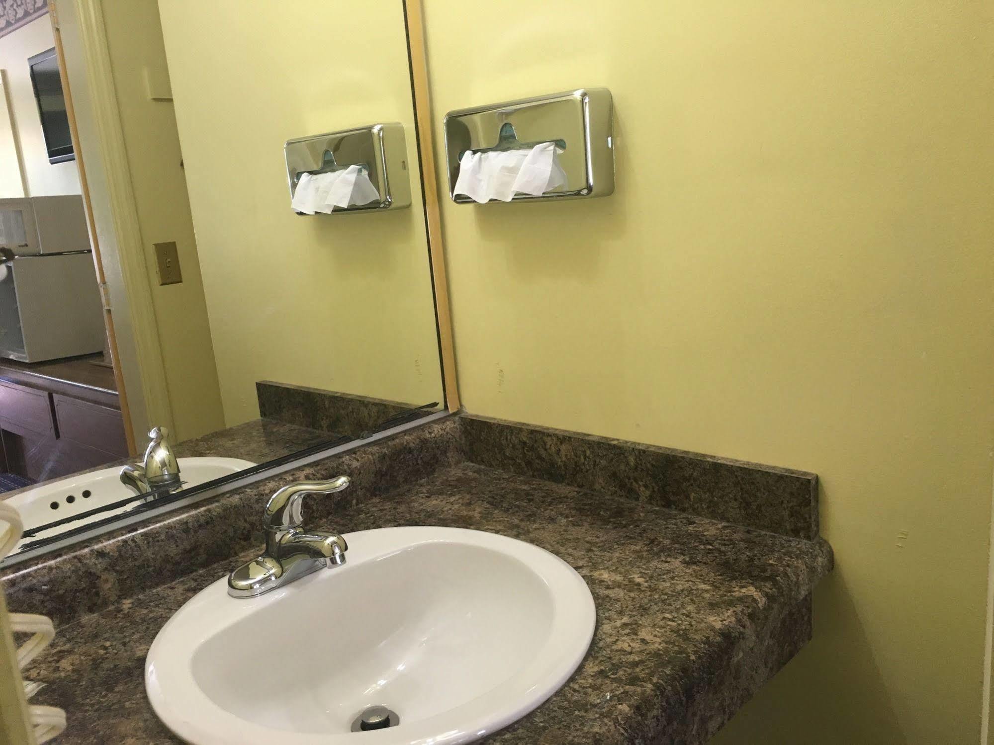 Norwalk Inn Εξωτερικό φωτογραφία